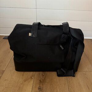 BÉIS The Weekender in Black